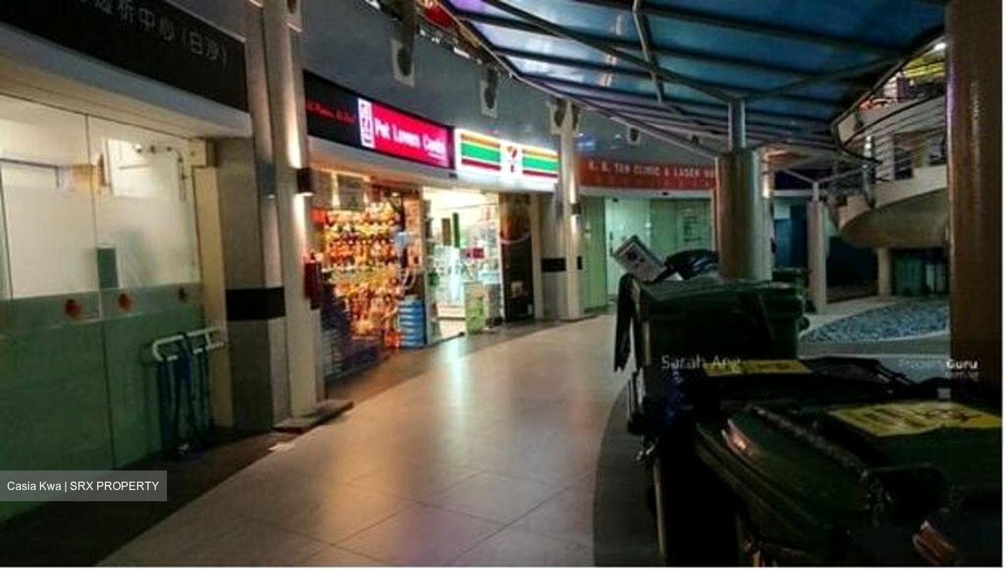 Elias Mall (D18), Retail #557183261